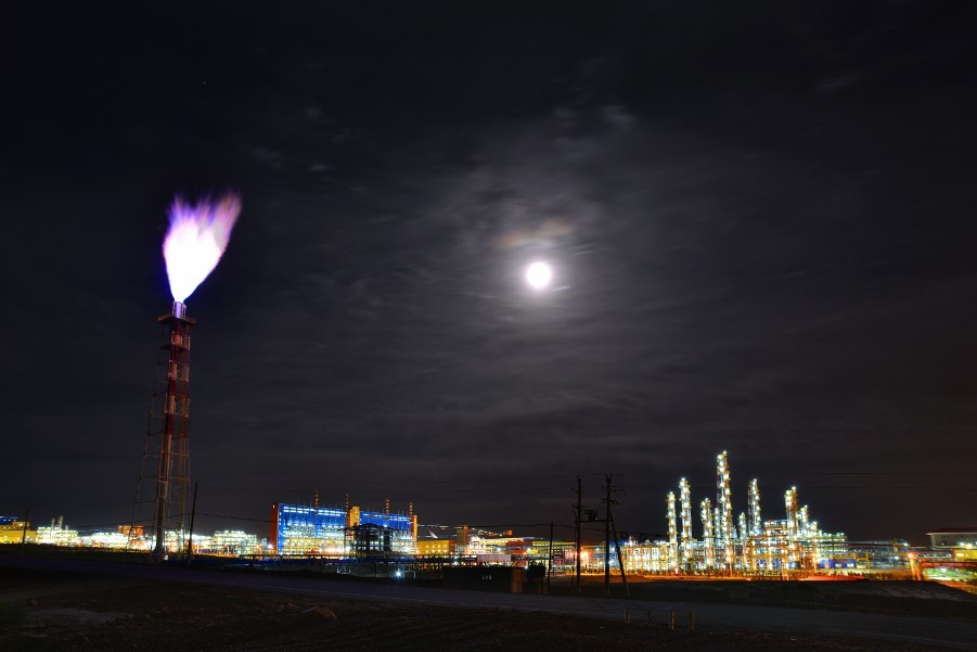 如日中天（新疆集團(tuán)  賴(lài)宇寧攝）